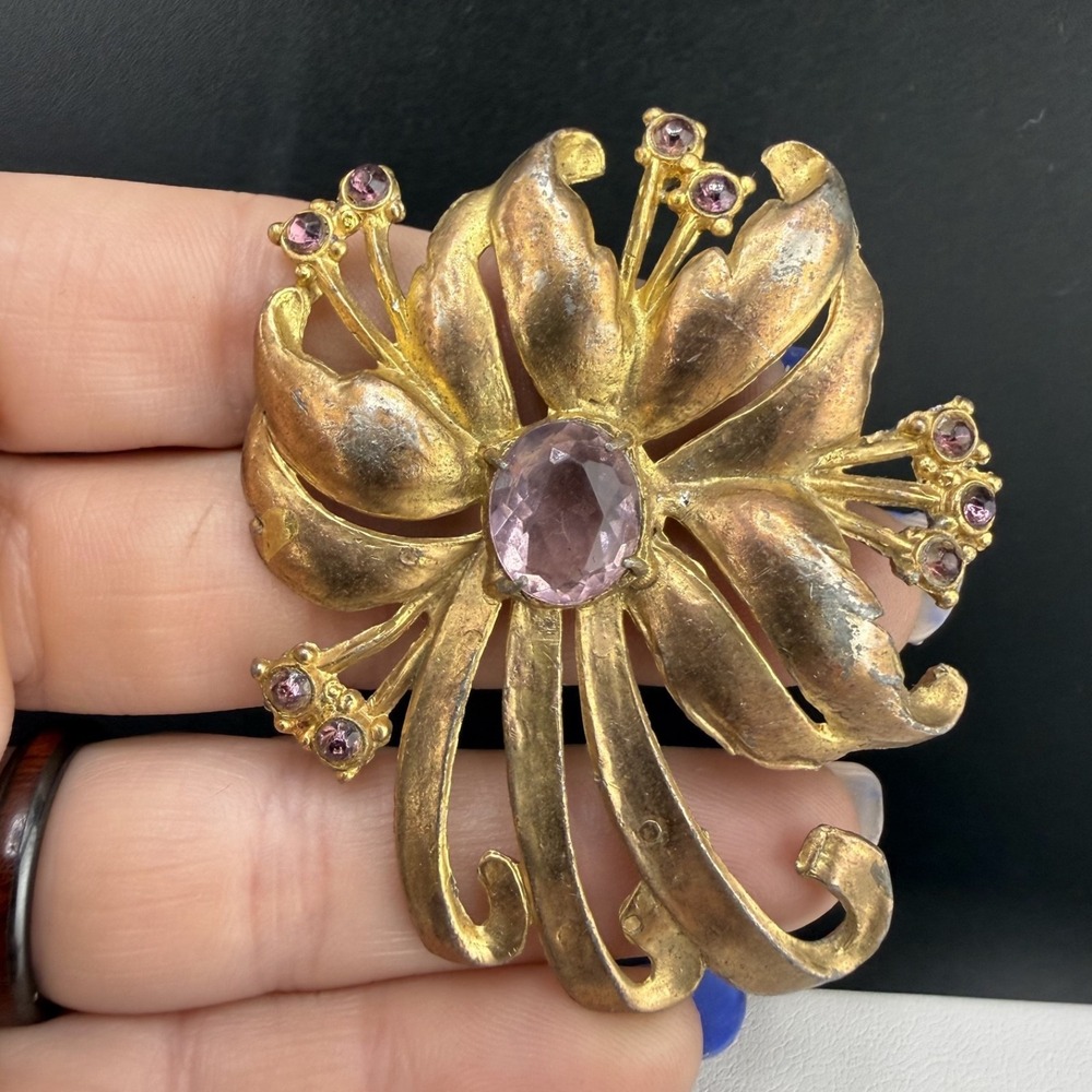 Vintage‎ Estate Brooch Gold Tone Purple Rhinestone Floral READ